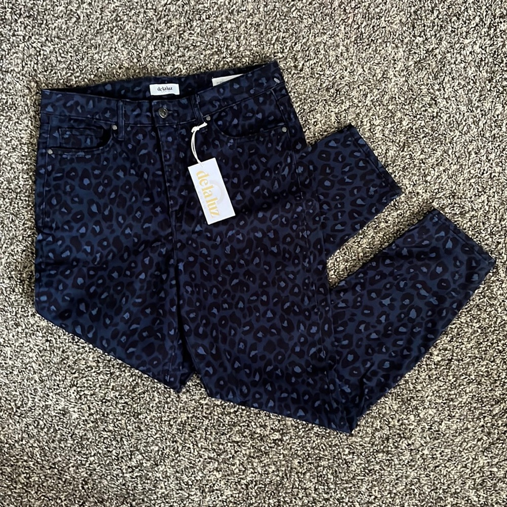 New. Women’s De La Luz Denim Jeans. Size 10. Indigo Leopard print.
